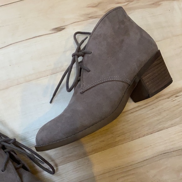 Carlos Graham 7.5 Heel Ankle Booties - Picture 2 of 8